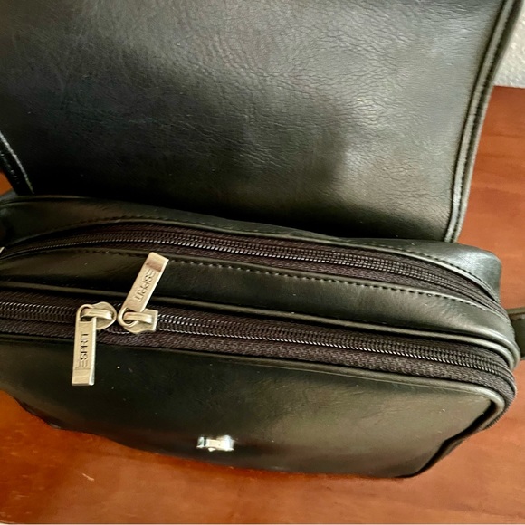 Esprit black crossbody Vegan! - Picture 4 of 9